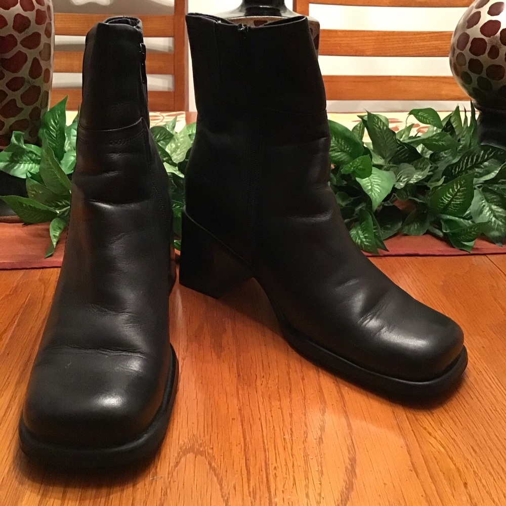 EUC Cloud Walkers Black Leather Ankle Boots, SZ 11